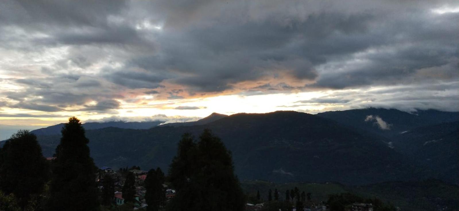 Swabhumi Homestay Kurseong Luaran gambar